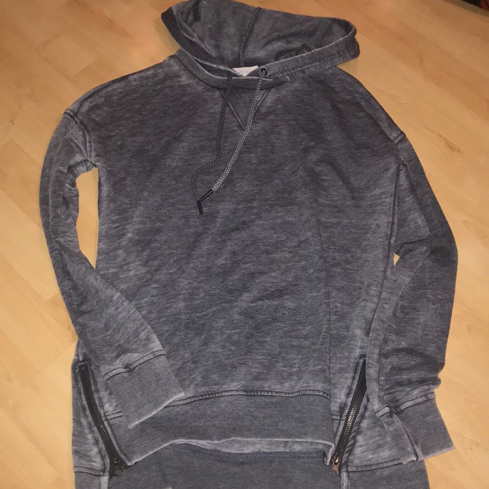 women sweatshirt/sweater